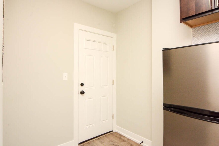 Building Photo - 436 W Belden