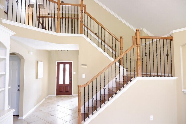 Building Photo - 2610 Parkbriar Ln