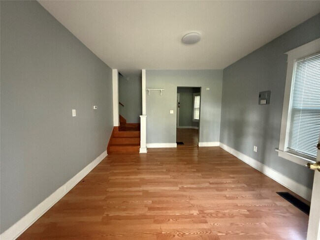 Building Photo - 337 Riverside Dr