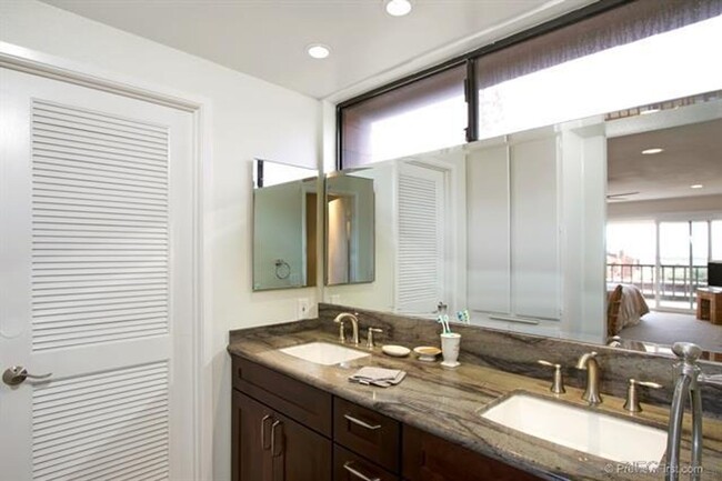 Building Photo - Gorgeous ocean view House 3 beds/ 3.5 bath...