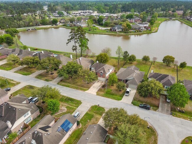 Building Photo - 9219 E Lakeside Dr
