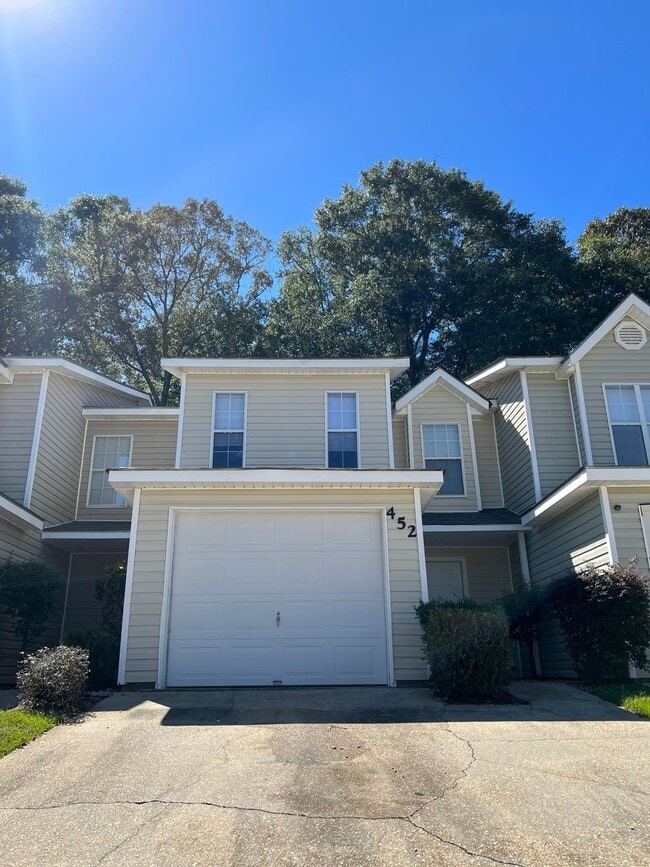 Building Photo - 452 Sandy Oak Dr