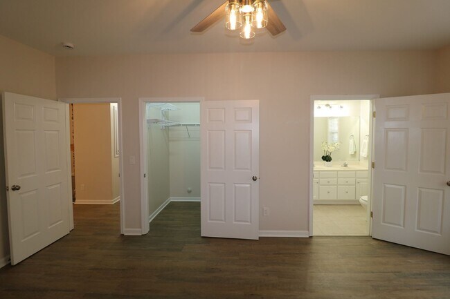 Building Photo - 6901 Hanesbrook Cir