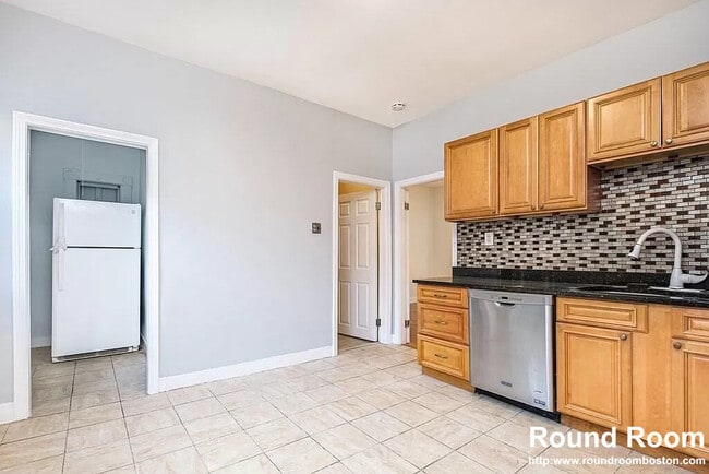 Building Photo - 28 Moreland St