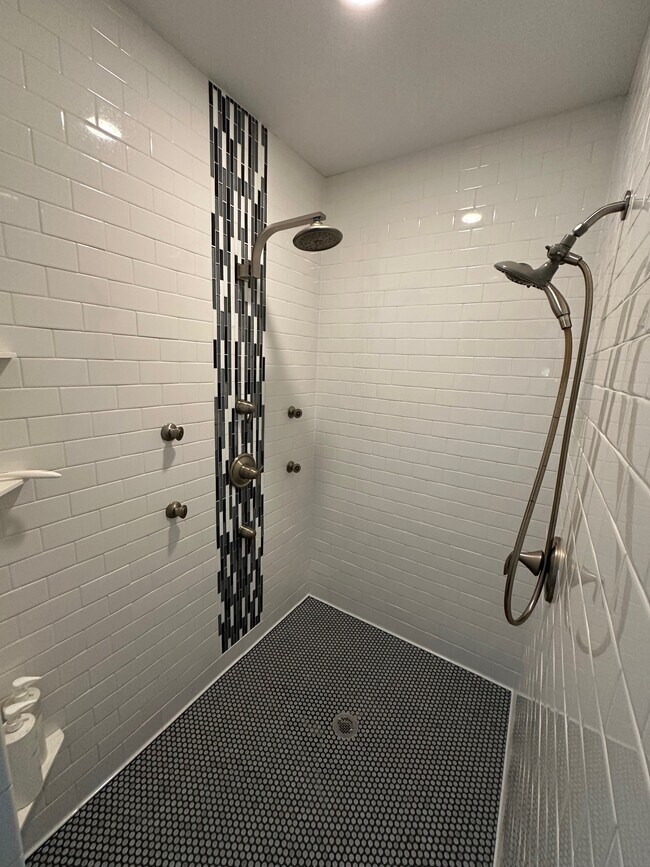 Building Photo - 4015 Wood End Dr