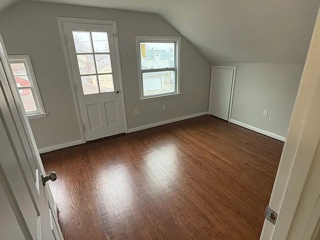 Building Photo - Renovated Duplex — 2 & 3 Bedroom Units in ...