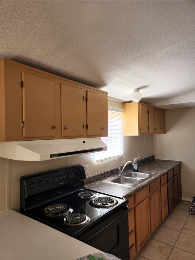 Building Photo - 421 E Zipp Rd