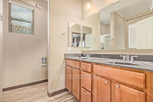 Building Photo - 2624 W Beautiful Ln