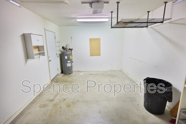 Building Photo - 213 Pinoak Ct W
