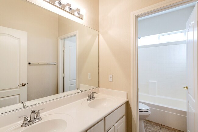 Building Photo - 4 Bedroom Single Story in Southern Highlan...