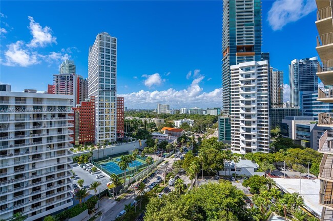 Building Photo - 1450 Brickell Bay Dr