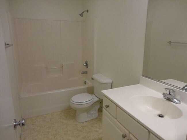Building Photo - Beautiful 3 + 2 Single Story Home Palmdale