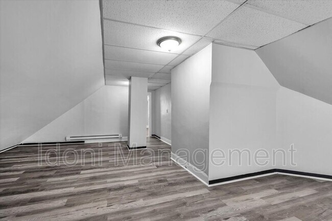 Building Photo - 694 Main St