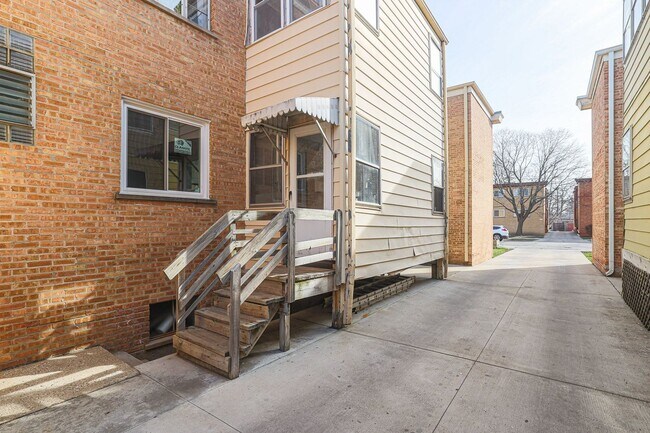 Building Photo - 746 Walnut St