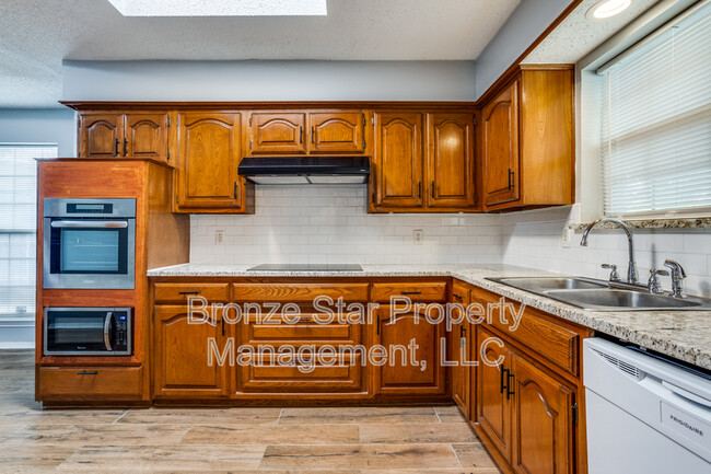 Building Photo - 1414 Woodcreek Dr