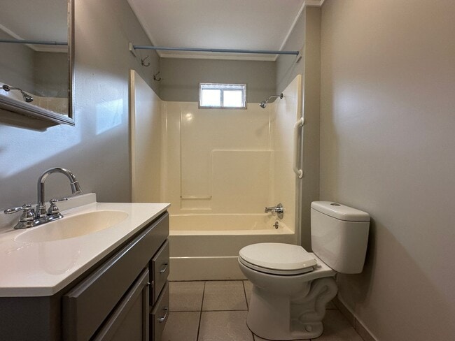 Building Photo - * Move-In Special * Beautiful 3 Bed / 2 Ba...