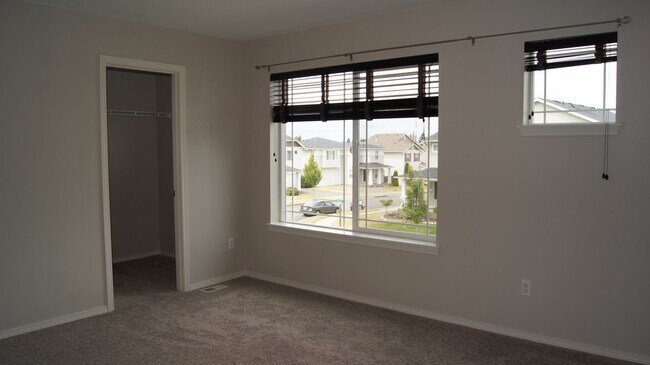Building Photo - Lovely, upgraded DuPont home