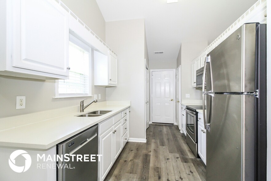 Building Photo - 5939 Old Plank Rd