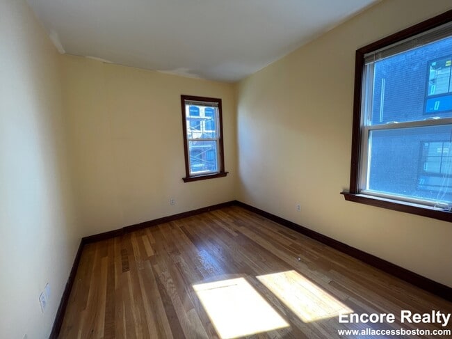 Building Photo - 8-8 Sunset St