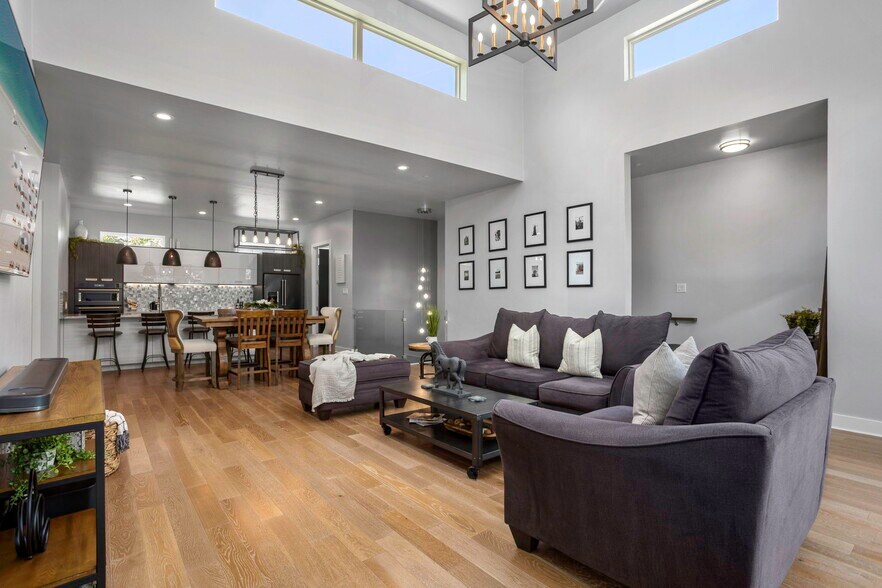 Building Photo - 326 Clay