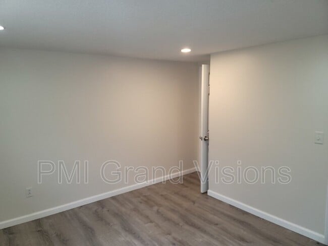 Building Photo - 1060 2nd St
