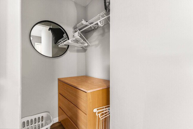 Building Photo - 415 6th St NW