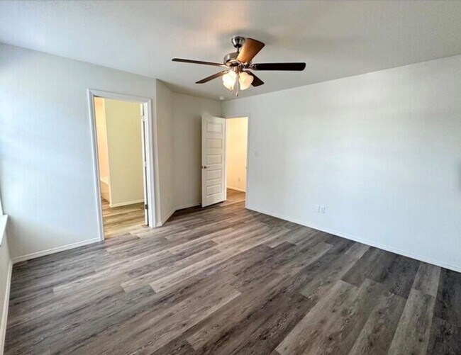 Building Photo - 4223 W Santa Fe St