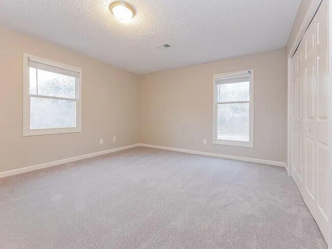 Building Photo - 325 Derby Dr