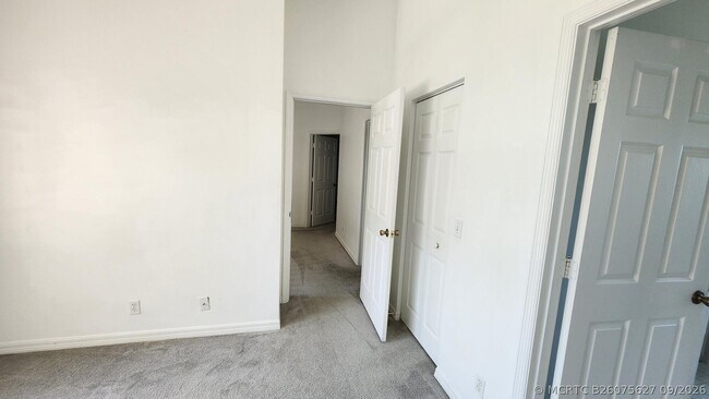 Building Photo - 271 Live Oak Ln