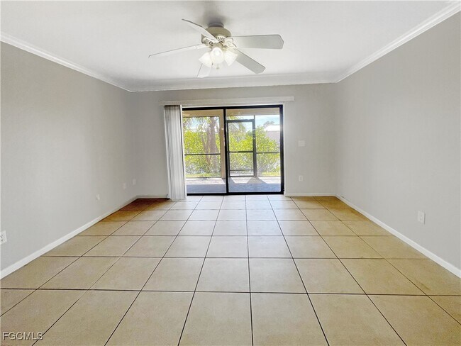 Building Photo - 4530 SW 10th Ave