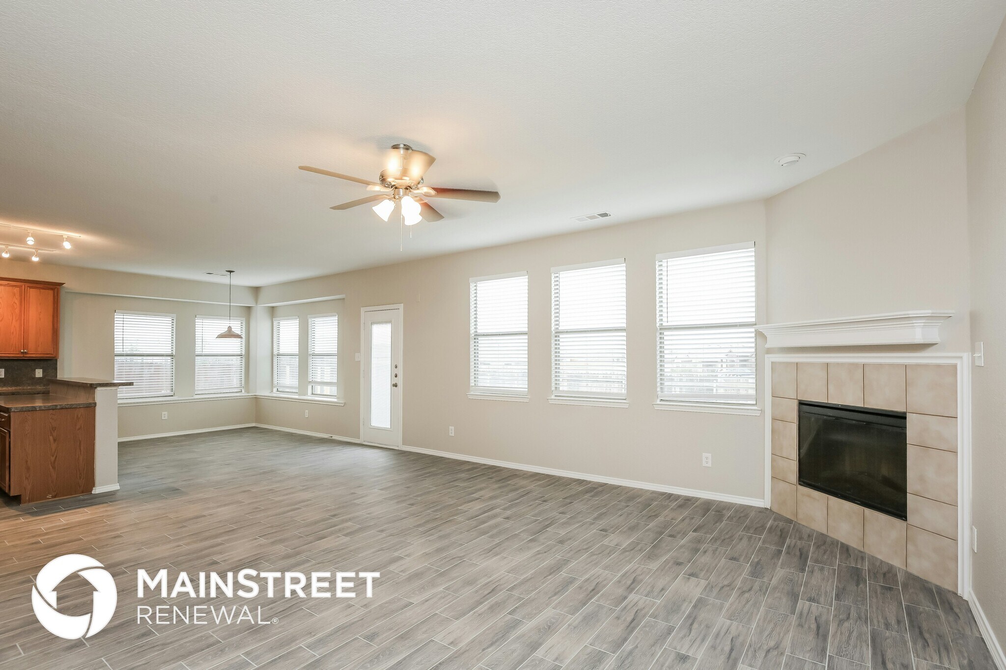 Building Photo - 533 Crown Oaks Dr