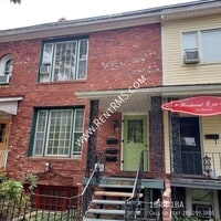 Building Photo - 927 SW Huntoon St