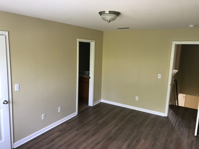 Building Photo - For Lease - 2 Bed, 2.5 Bath, 1215 sqft Tow...