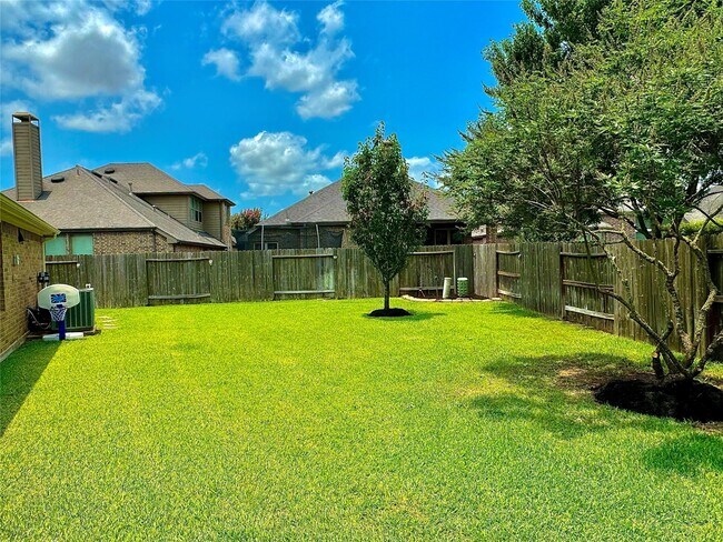 Building Photo - 28251 Chalet Park Dr