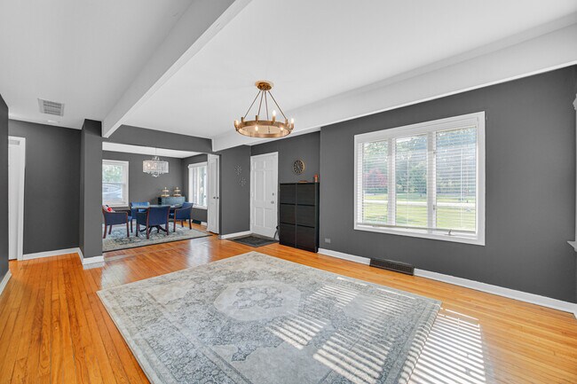 Building Photo - 23327 Wildwood Ln