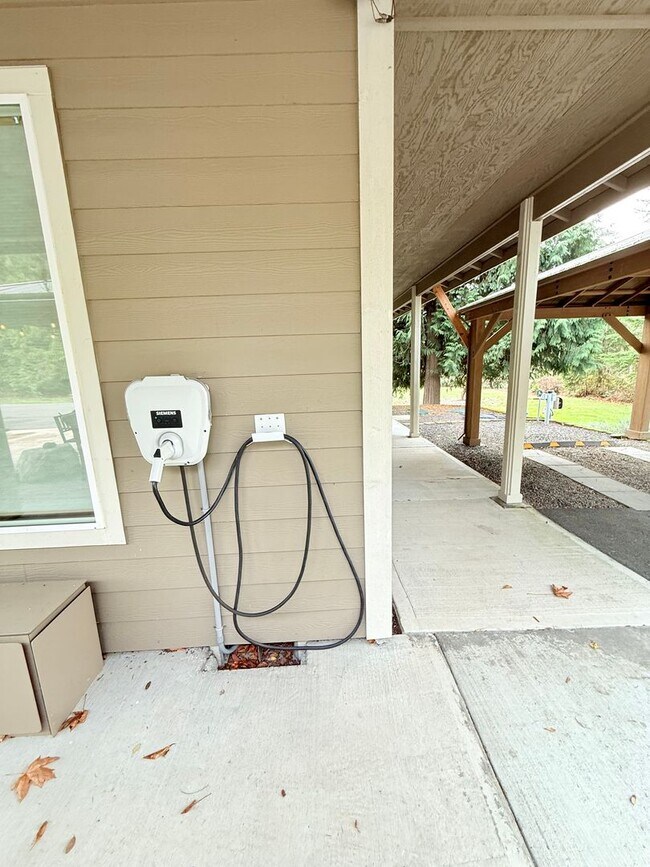 Building Photo - Beautiful house in Maple View Meadows.