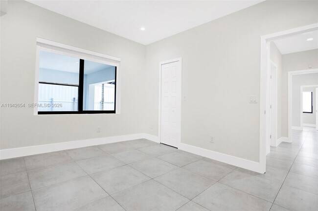 Building Photo - 1744 SW 22nd Terrace