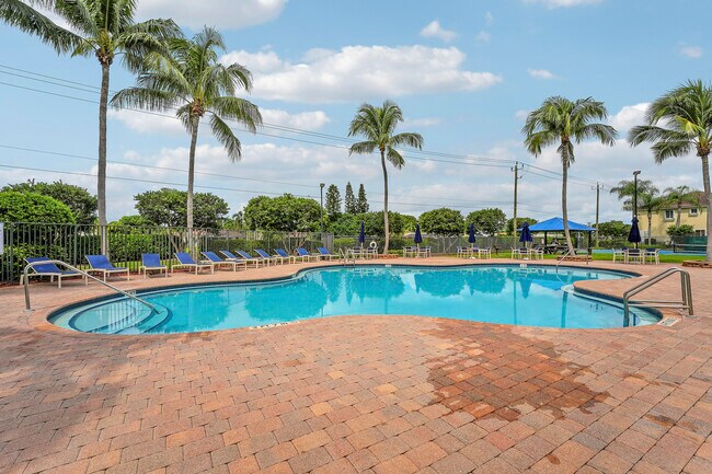 Building Photo - 3172 N Greenleaf Cir