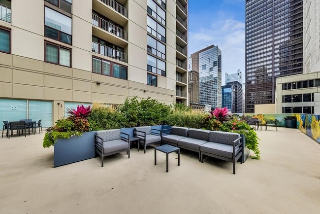 Building Photo - 200 N Dearborn St