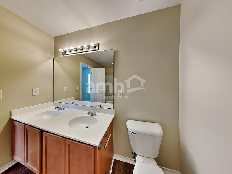 Building Photo - 3112 Varcroft Rd