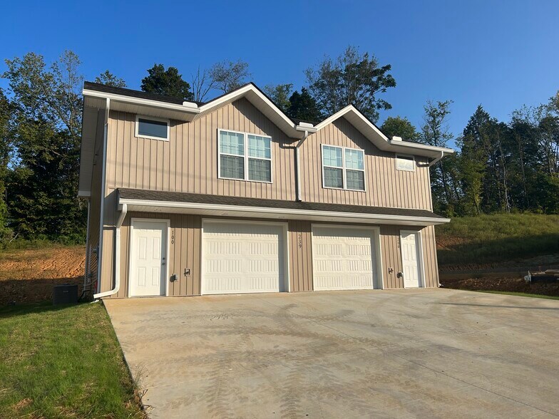 Building Photo - 239 Keswick Dr