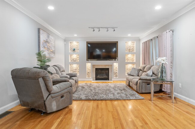 Building Photo - 6 Tanglewood Dr