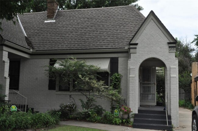 Building Photo - 2521 NW 12th St