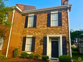 Building Photo - 2513 N Oak St