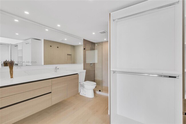 Building Photo - 20100 W Country Club Dr