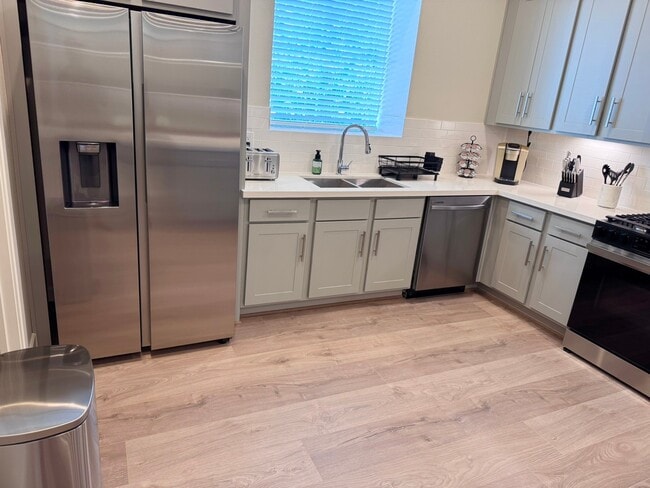 Building Photo - 131 Eastwood St