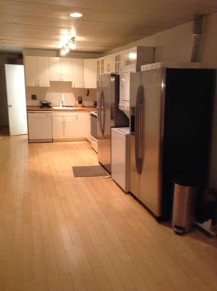 kitchen - 1016 S Charles St