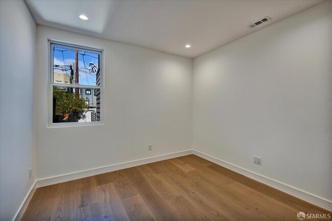 Building Photo - 66 Delano Ave