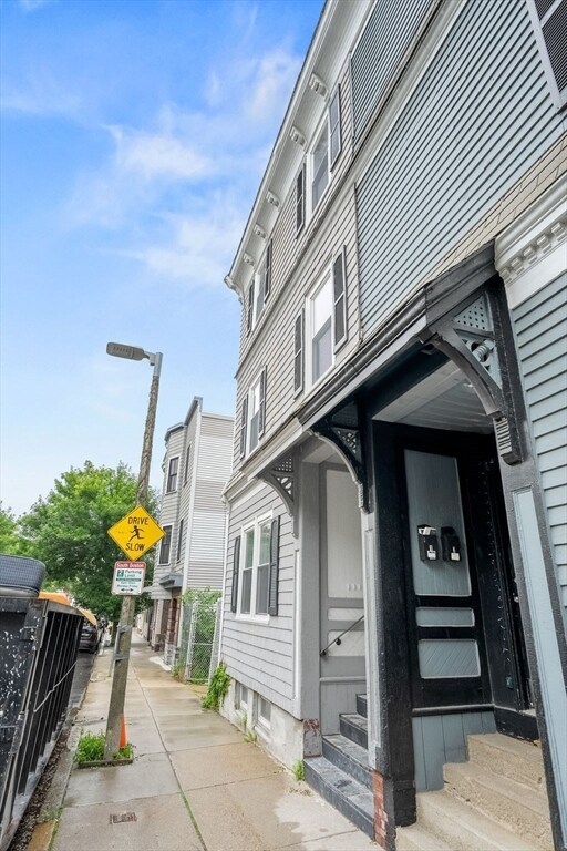 Building Photo - 467 E 3rd St