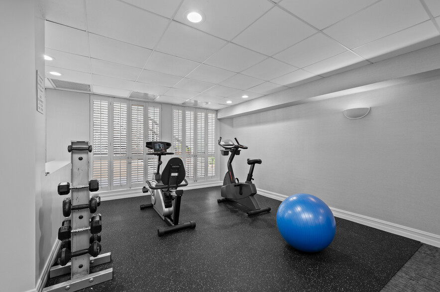 Gym - 906 N Doheny Dr